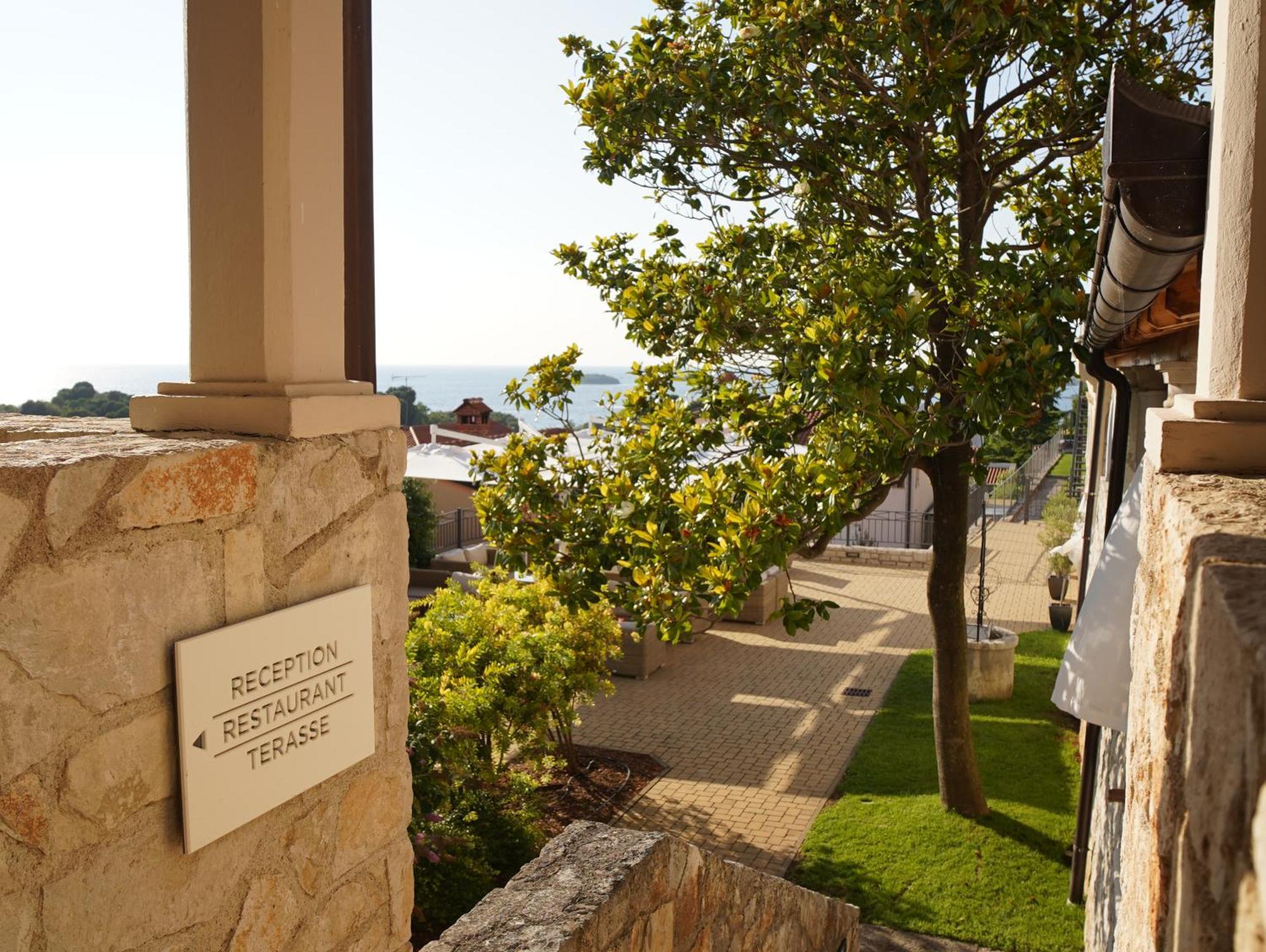 Vista Hotel 3*
